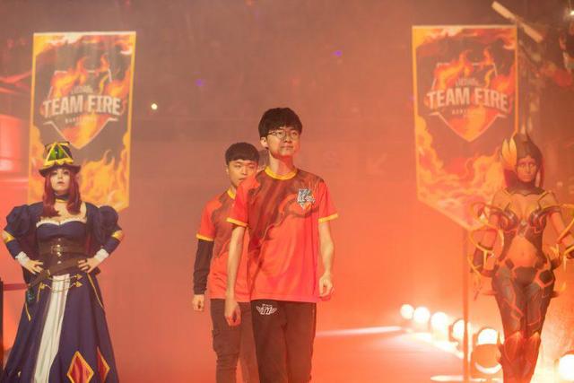 瓦兰单手指天超霸气：轰189创两欧锦赛纪录掘金两年2030万没亏