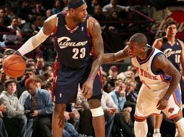 球树立了奋 球树立了奋