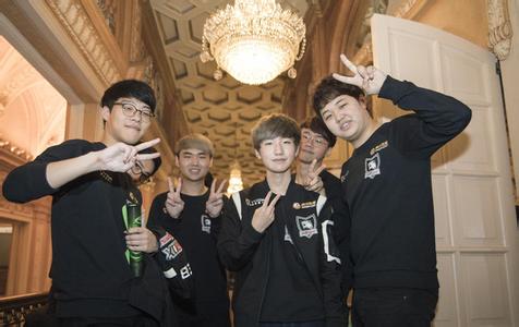 成为本届世 成为本届世